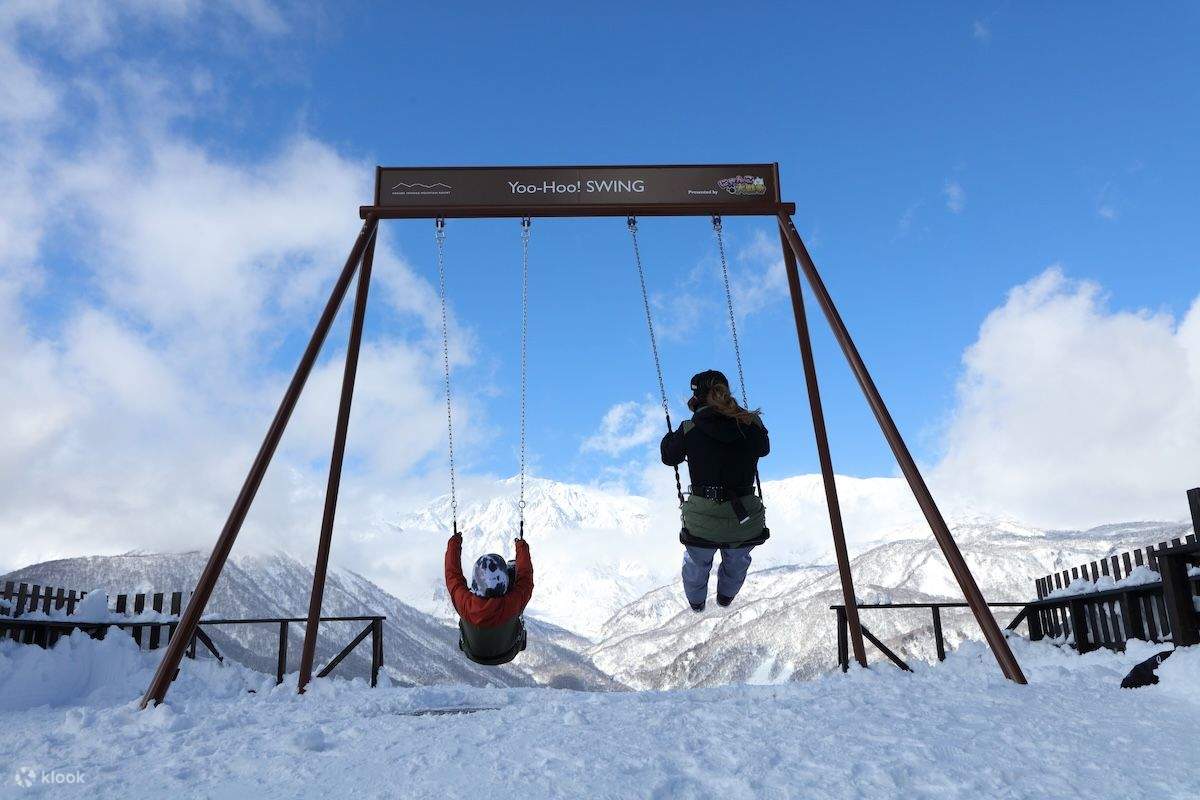 Hakuba Iwatake Snowfield 1-Day Lift Ticket + Gear & Ski